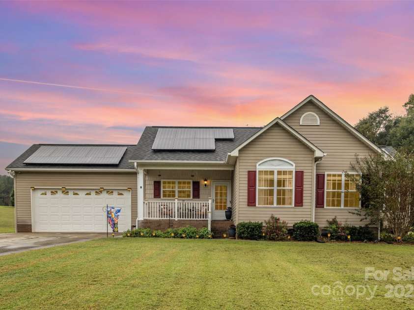 1000 Creekside Drive, Lincolnton, NC 28092.  MLS# CAR4307448, YatesRealty ID 409. 