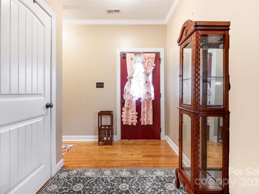 1000 Creekside Drive, Lincolnton, NC 28092.  MLS# CAR4307448, YatesRealty ID 409. 