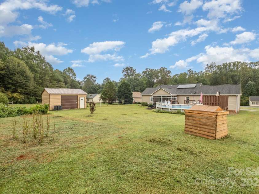 1000 Creekside Drive, Lincolnton, NC 28092.  MLS# CAR4307448, YatesRealty ID 409. 