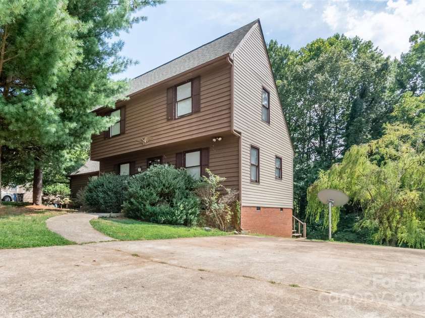 112 Robinette Lane, Statesville, NC 28677.  MLS# CAR4229202, YatesRealty ID 4090. 405 Holland