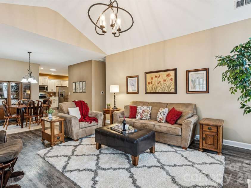 8577 Highland Glen Drive, Charlotte, NC 28269.  MLS# CAR4342480, YatesRealty ID 4090. 