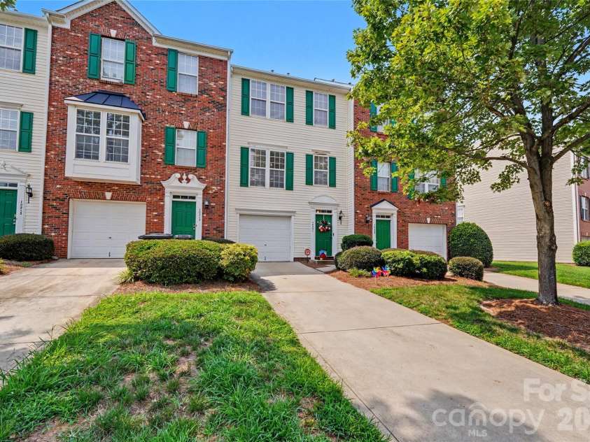 10221 Garrett Grigg Road, Charlotte, NC 28262.  MLS# CAR4405868, YatesRealty ID 40901. Beautiful Townhome!