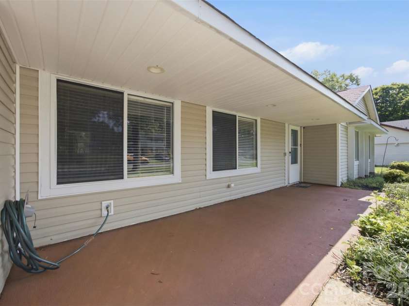 416 King John Circle, Gastonia, NC 28056.  MLS# CAR4404424, YatesRealty ID 40902. 