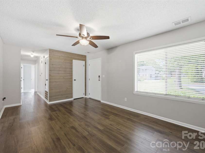 416 King John Circle, Gastonia, NC 28056.  MLS# CAR4404424, YatesRealty ID 40902. 
