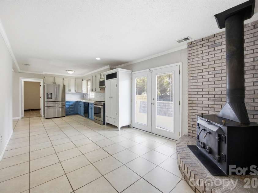 416 King John Circle, Gastonia, NC 28056.  MLS# CAR4404424, YatesRealty ID 40902. 