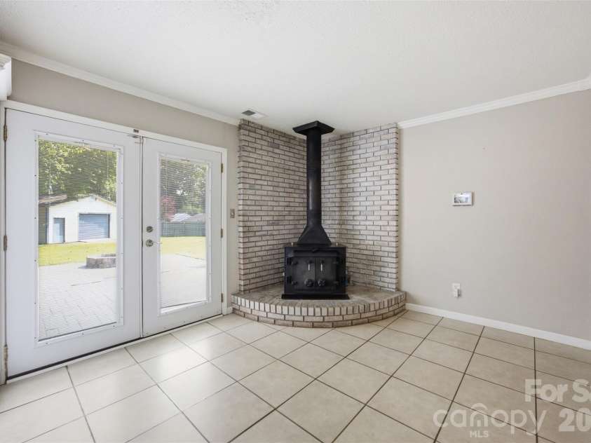 416 King John Circle, Gastonia, NC 28056.  MLS# CAR4404424, YatesRealty ID 40902. 