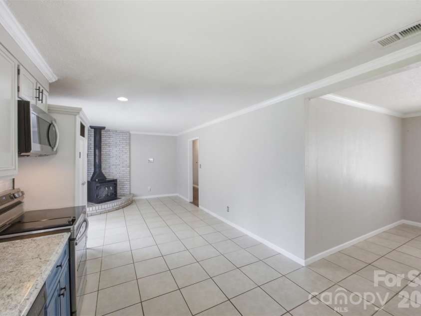 416 King John Circle, Gastonia, NC 28056.  MLS# CAR4404424, YatesRealty ID 40902. 