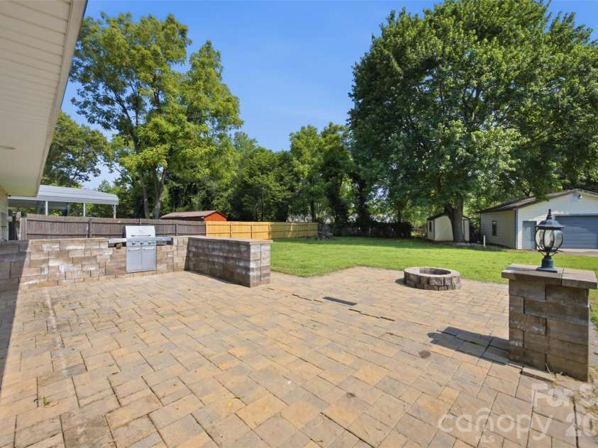 416 King John Circle, Gastonia, NC 28056.  MLS# CAR4404424, YatesRealty ID 40902. 