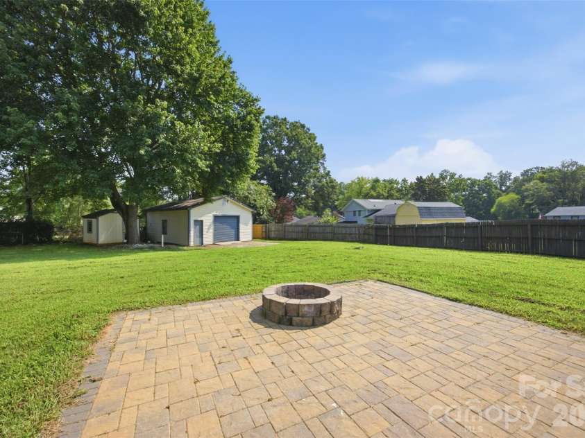 416 King John Circle, Gastonia, NC 28056.  MLS# CAR4404424, YatesRealty ID 40902. 