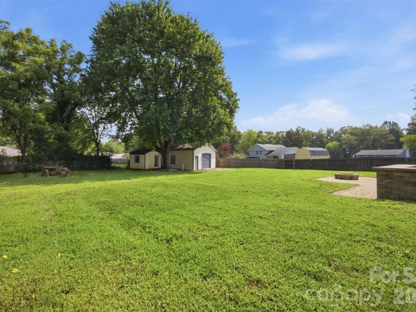 416 King John Circle, Gastonia, NC 28056.  MLS# CAR4404424, YatesRealty ID 40902. 