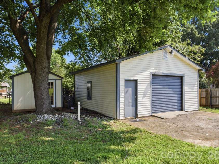 416 King John Circle, Gastonia, NC 28056.  MLS# CAR4404424, YatesRealty ID 40902. 