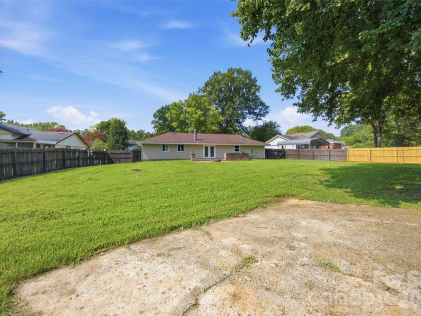 416 King John Circle, Gastonia, NC 28056.  MLS# CAR4404424, YatesRealty ID 40902. 