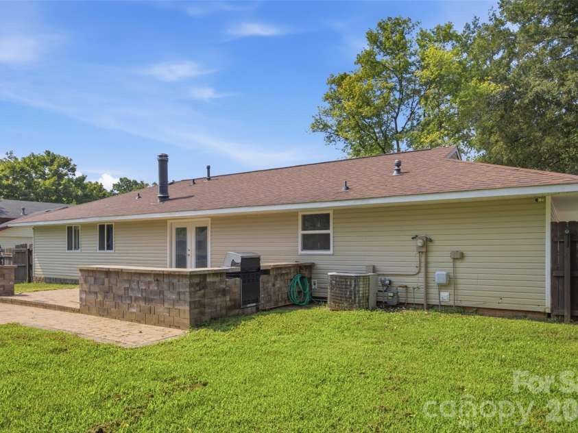416 King John Circle, Gastonia, NC 28056.  MLS# CAR4404424, YatesRealty ID 40902. 
