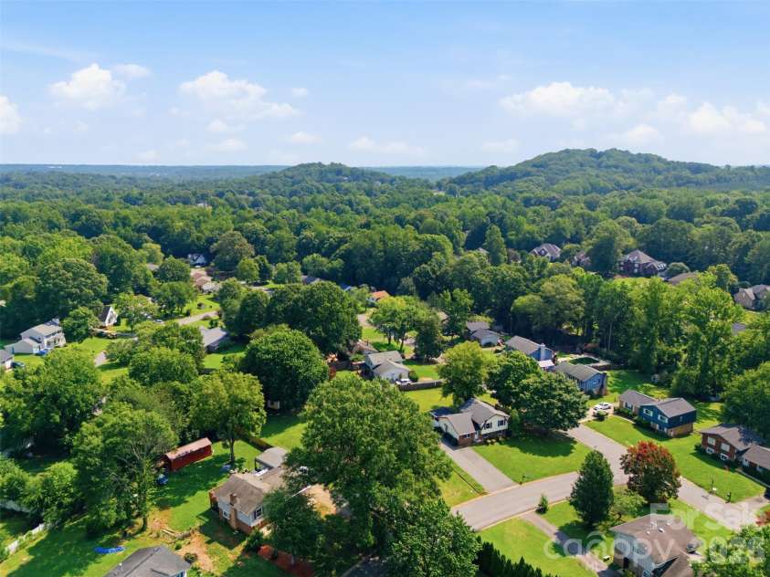 416 King John Circle, Gastonia, NC 28056.  MLS# CAR4404424, YatesRealty ID 40902. 