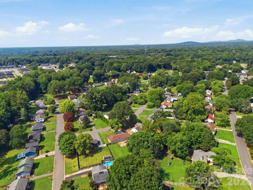 416 King John Circle, Gastonia, NC 28056.  MLS# CAR4404424, YatesRealty ID 40902. 