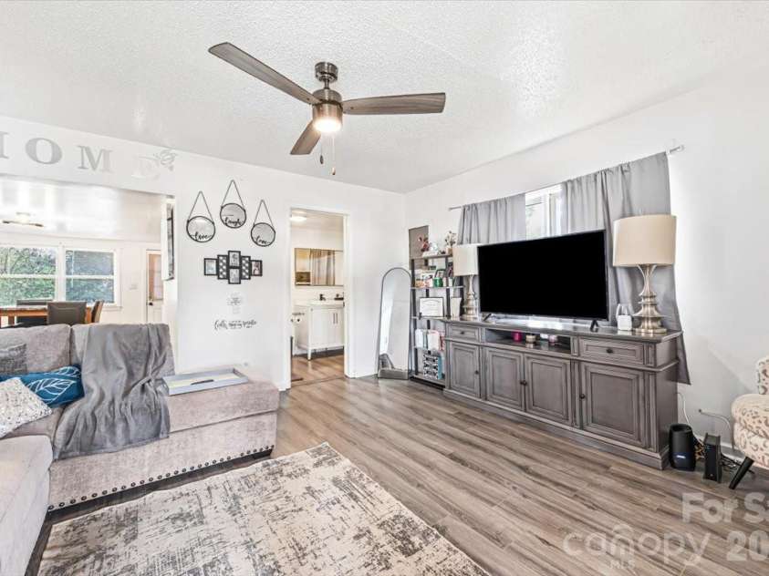 1921 4th Street, Hickory, NC 28602.  MLS# CAR4407639, YatesRealty ID 40903. 