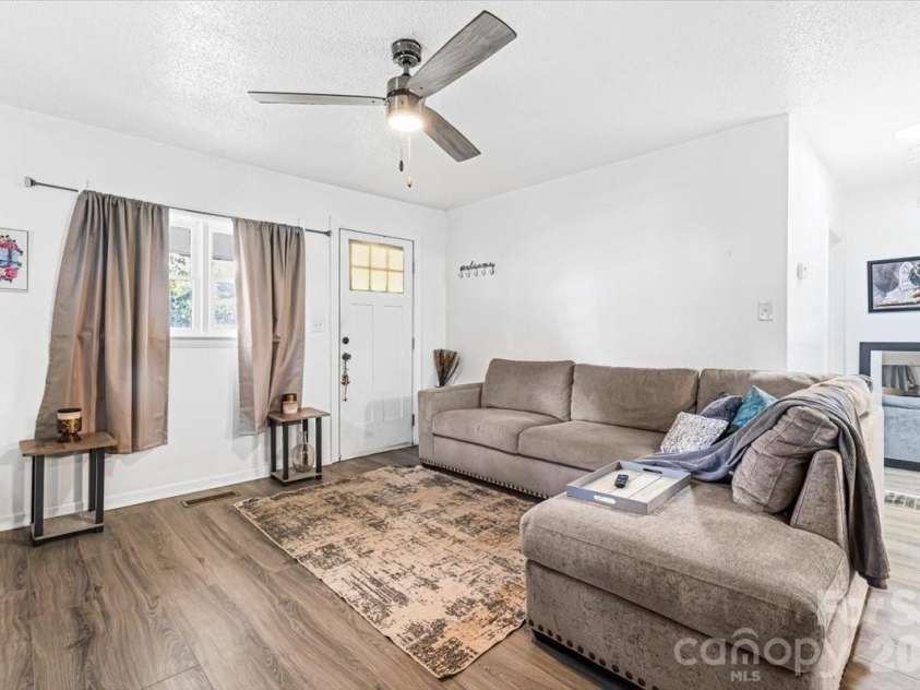 1921 4th Street, Hickory, NC 28602.  MLS# CAR4407639, YatesRealty ID 40903. 