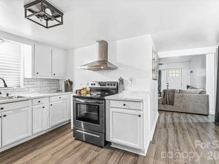 1921 4th Street, Hickory, NC 28602.  MLS# CAR4407639, YatesRealty ID 40903. 