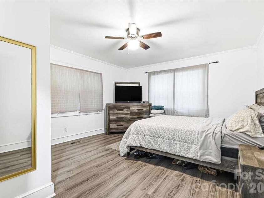 1921 4th Street, Hickory, NC 28602.  MLS# CAR4407639, YatesRealty ID 40903. 