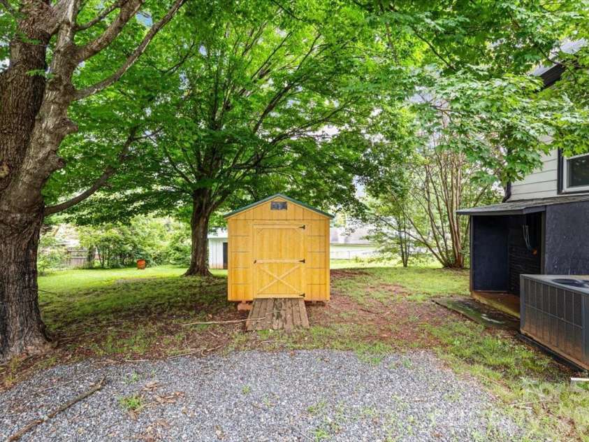 1921 4th Street, Hickory, NC 28602.  MLS# CAR4407639, YatesRealty ID 40903. 