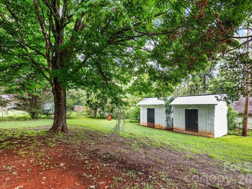 1921 4th Street, Hickory, NC 28602.  MLS# CAR4407639, YatesRealty ID 40903. 