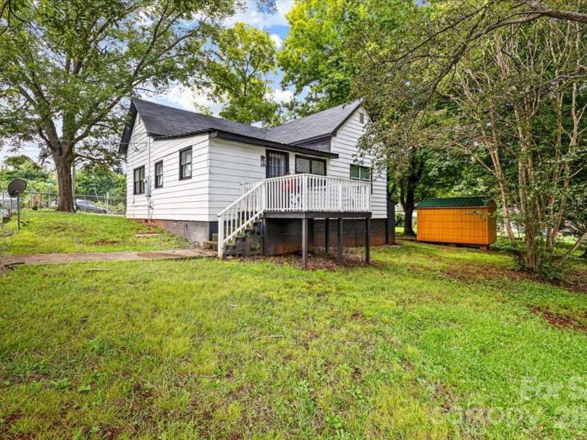 1921 4th Street, Hickory, NC 28602.  MLS# CAR4407639, YatesRealty ID 40903. 