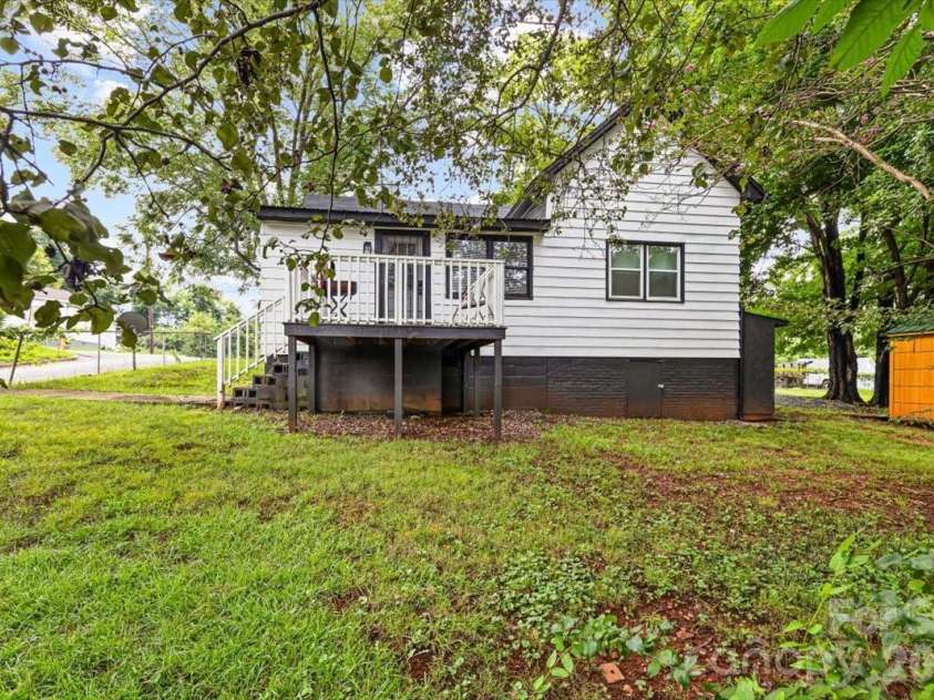 1921 4th Street, Hickory, NC 28602.  MLS# CAR4407639, YatesRealty ID 40903. 