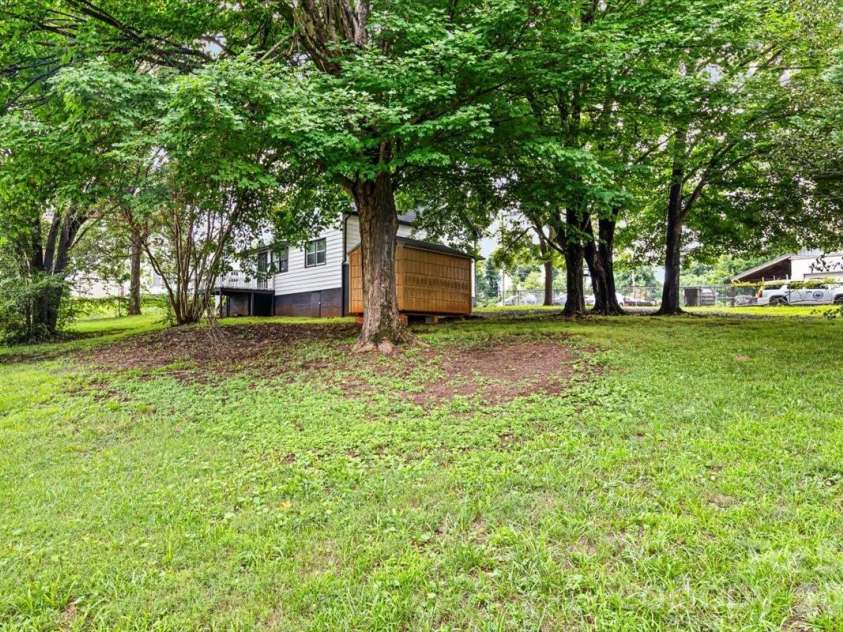 1921 4th Street, Hickory, NC 28602.  MLS# CAR4407639, YatesRealty ID 40903. 