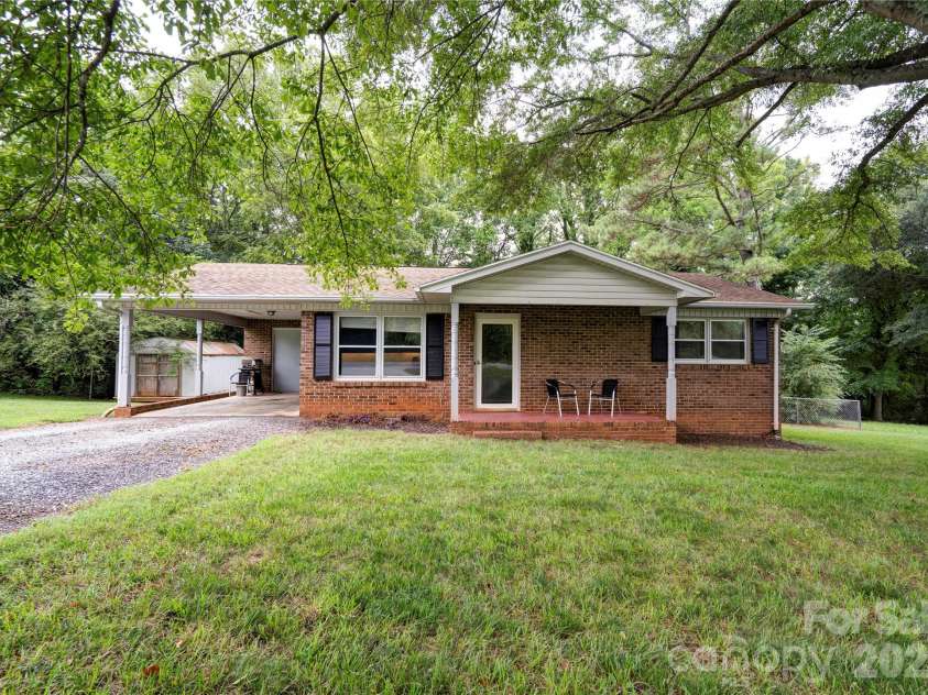 1014 Yancey Street, Shelby, NC 28150.  MLS# CAR4408241, YatesRealty ID 40904. Front
