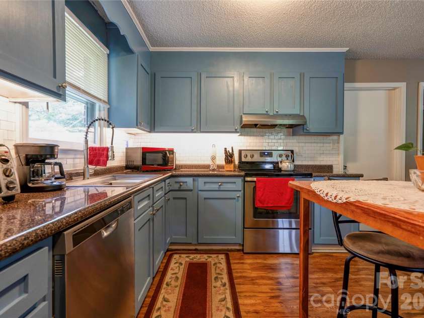 1014 Yancey Street, Shelby, NC 28150.  MLS# CAR4408241, YatesRealty ID 40904. Kitchen