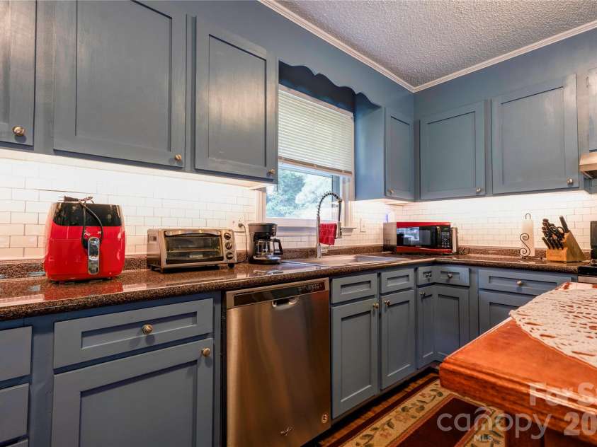 1014 Yancey Street, Shelby, NC 28150.  MLS# CAR4408241, YatesRealty ID 40904. Kitchen