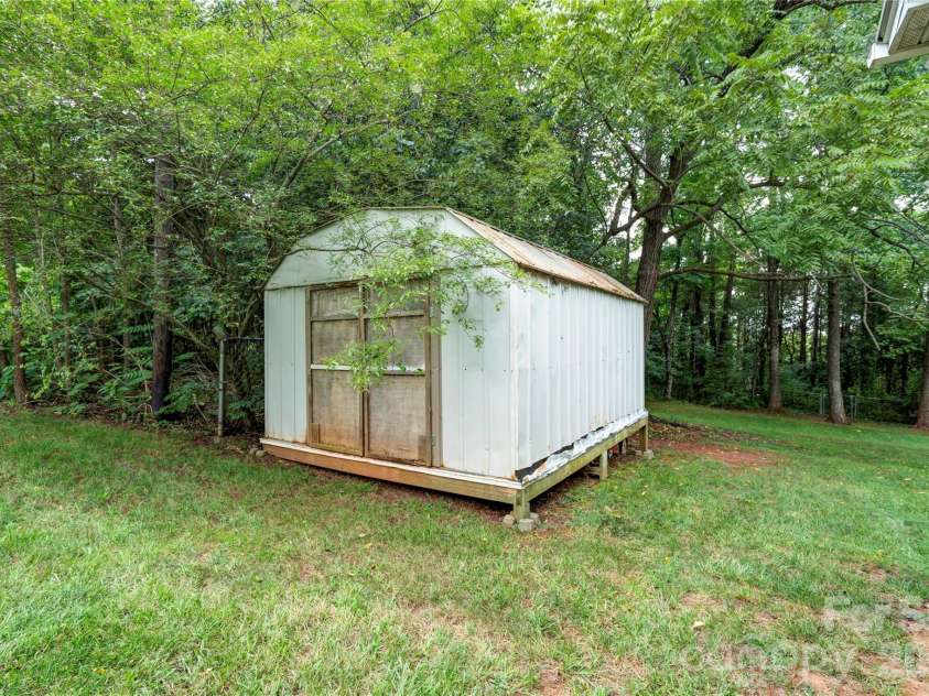 1014 Yancey Street, Shelby, NC 28150.  MLS# CAR4408241, YatesRealty ID 40904. Storage Building