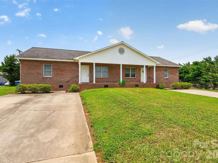 1535 & 1537 23rd Street, Hickory, NC 28601.  MLS# CAR4408693, YatesRealty ID 40905. 