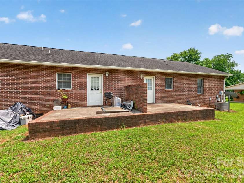 1535 & 1537 23rd Street, Hickory, NC 28601.  MLS# CAR4408693, YatesRealty ID 40905. 