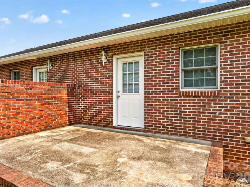 1535 & 1537 23rd Street, Hickory, NC 28601.  MLS# CAR4408693, YatesRealty ID 40905. 