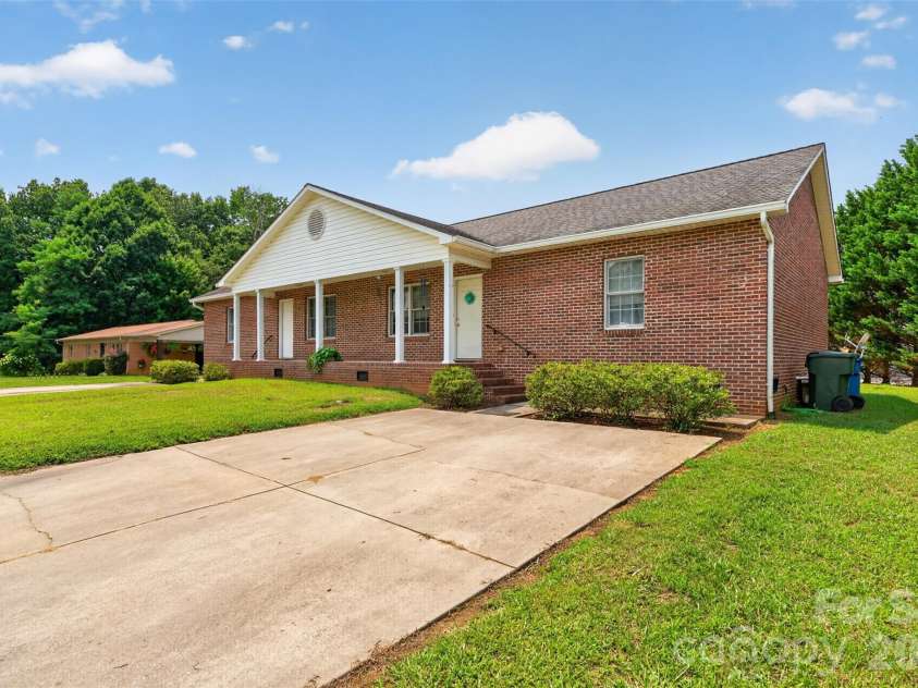 1535 & 1537 23rd Street, Hickory, NC 28601.  MLS# CAR4408693, YatesRealty ID 40905. 