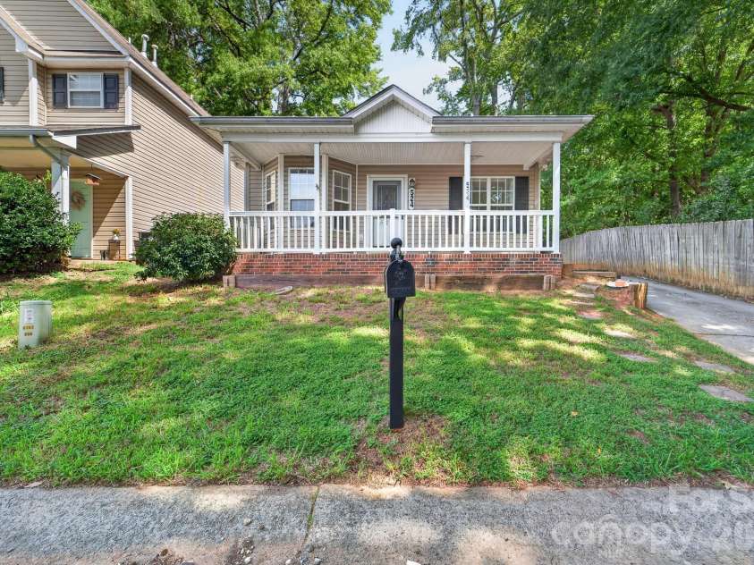 524 Jakes Ridge Lane, Mooresville, NC 28115.  MLS# CAR4409369, YatesRealty ID 40906. 