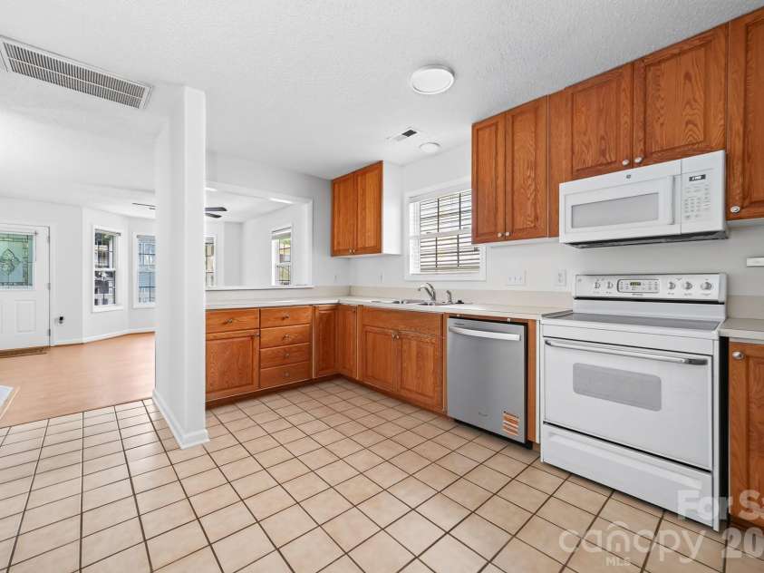 524 Jakes Ridge Lane, Mooresville, NC 28115.  MLS# CAR4409369, YatesRealty ID 40906. 