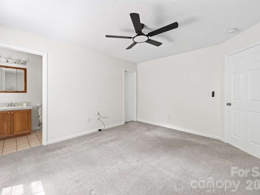 524 Jakes Ridge Lane, Mooresville, NC 28115.  MLS# CAR4409369, YatesRealty ID 40906. 
