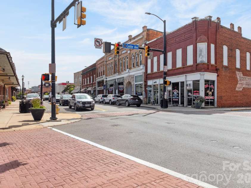 524 Jakes Ridge Lane, Mooresville, NC 28115.  MLS# CAR4409369, YatesRealty ID 40906. 