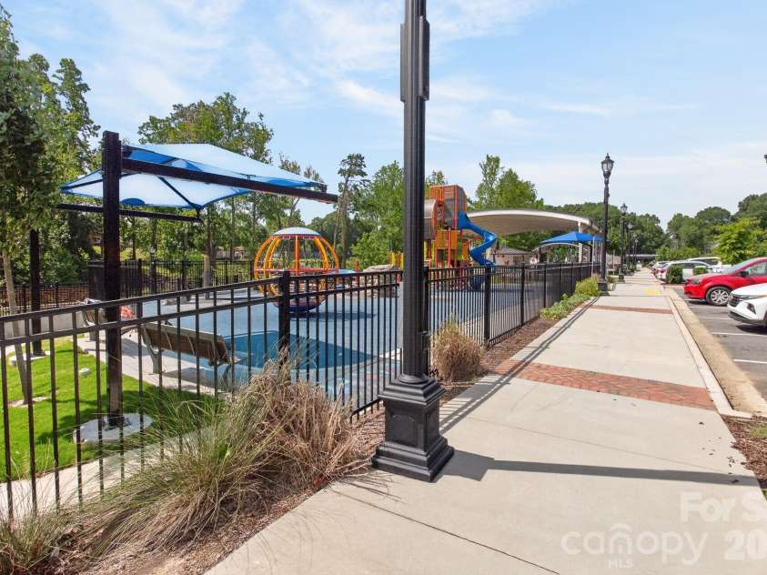 524 Jakes Ridge Lane, Mooresville, NC 28115.  MLS# CAR4409369, YatesRealty ID 40906. 