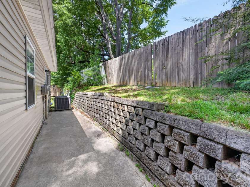 524 Jakes Ridge Lane, Mooresville, NC 28115.  MLS# CAR4409369, YatesRealty ID 40906. 