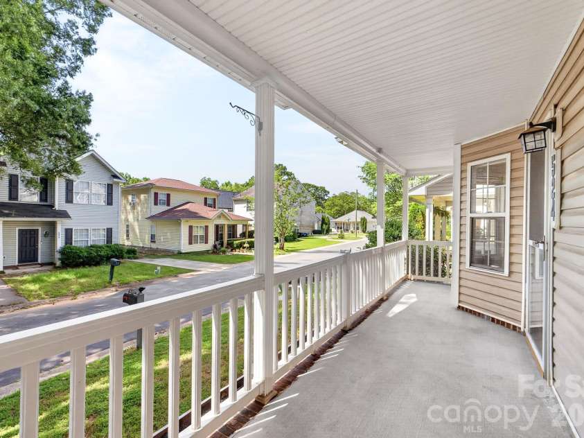 524 Jakes Ridge Lane, Mooresville, NC 28115.  MLS# CAR4409369, YatesRealty ID 40906. 