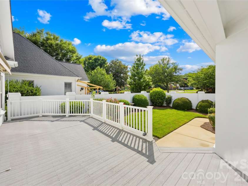 18607 John Connor Road, Cornelius, NC 28031.  MLS# CAR4404052, YatesRealty ID 40907. 