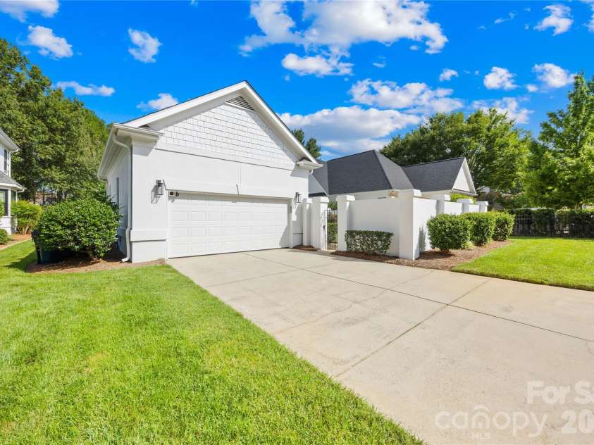 18607 John Connor Road, Cornelius, NC 28031.  MLS# CAR4404052, YatesRealty ID 40907. 