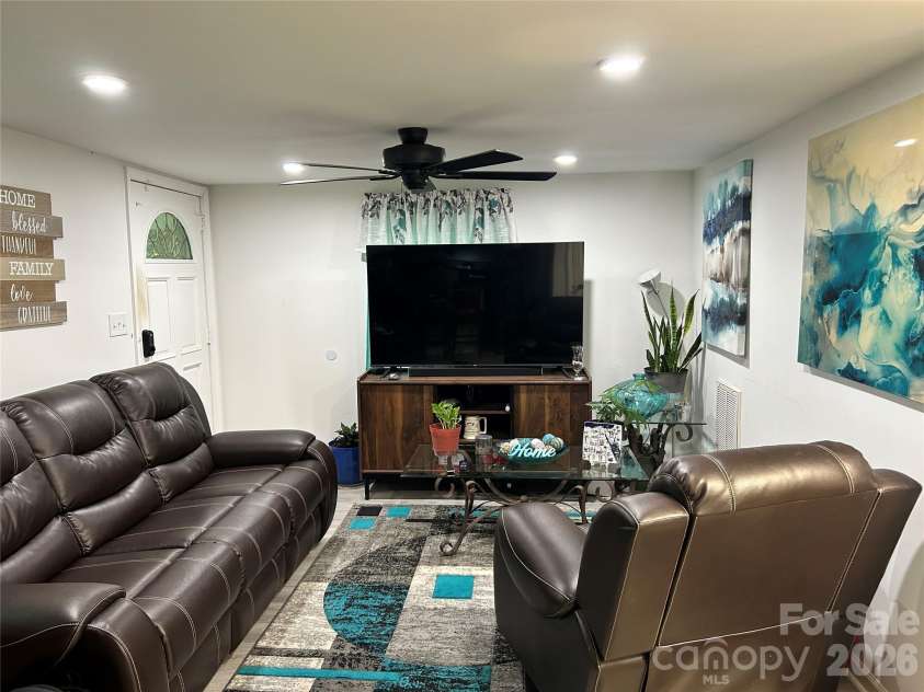 925 Austin Road, Marshville, NC 28103.  MLS# CAR4409840, YatesRealty ID 40909. Main living area