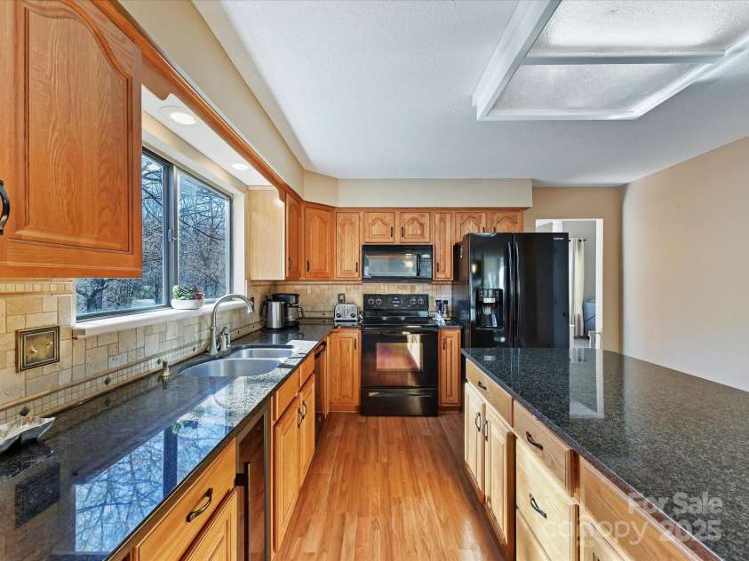 13424 Portside Court, Charlotte, NC 28278.  MLS# CAR4232675, YatesRealty ID 4091. 