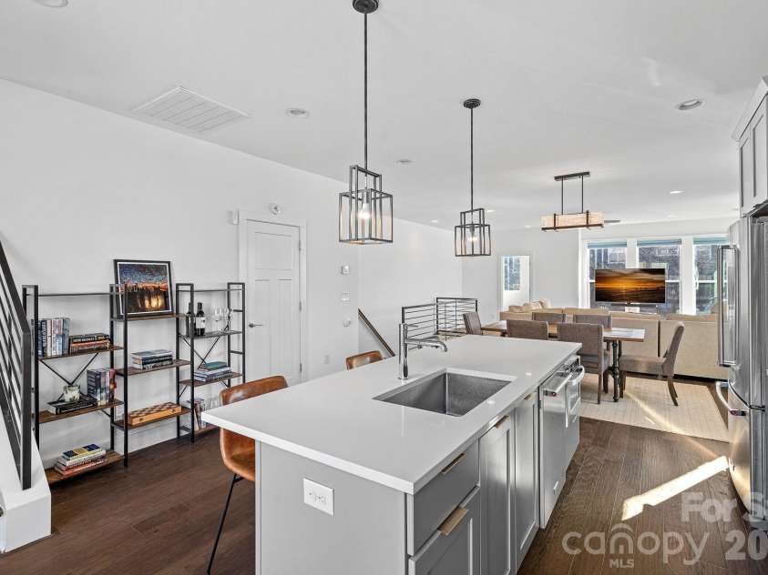 214 Wesley Heights Way, Charlotte, NC 28208.  MLS# CAR4335780, YatesRealty ID 4091. 