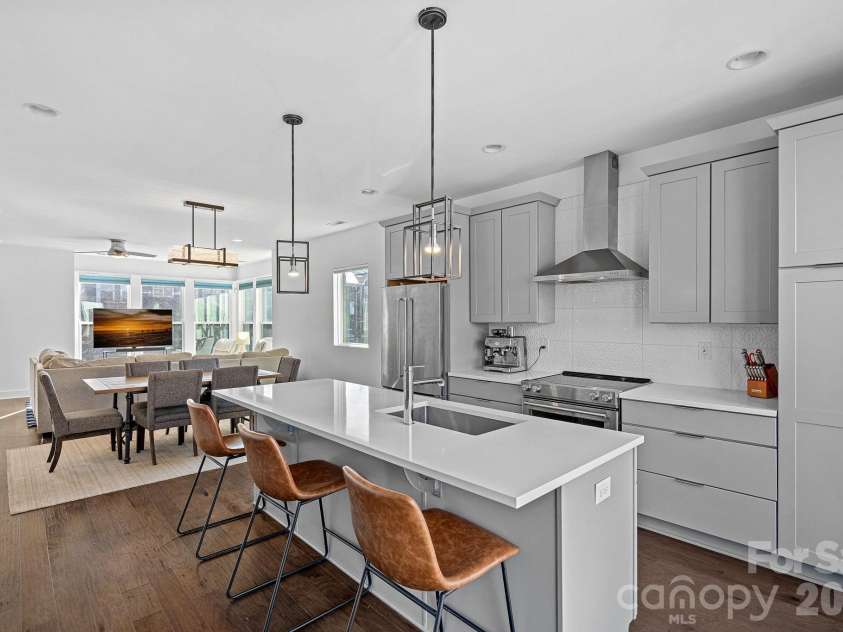 214 Wesley Heights Way, Charlotte, NC 28208.  MLS# CAR4335780, YatesRealty ID 4091. 
