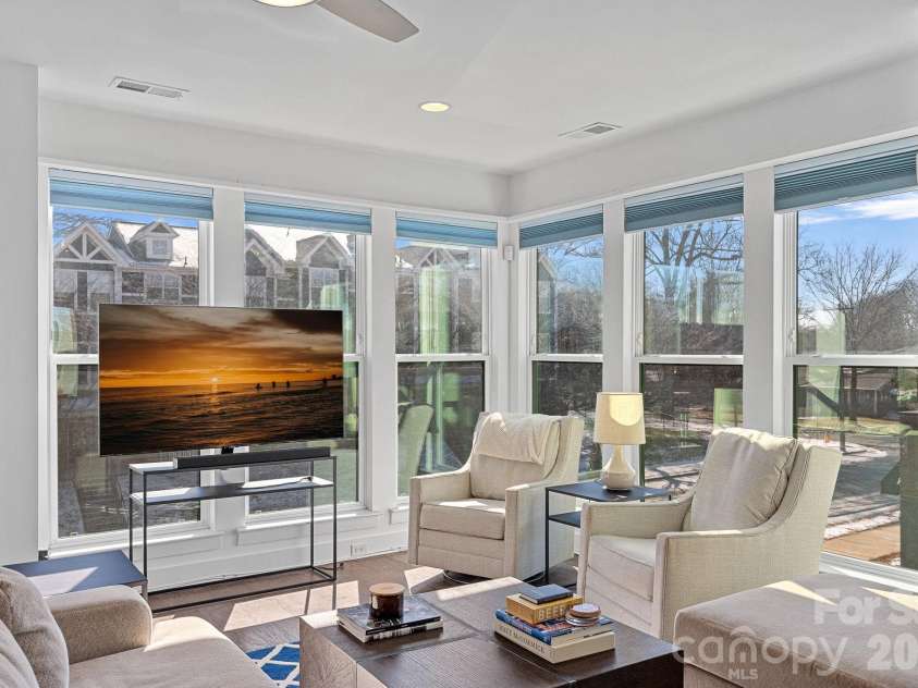 214 Wesley Heights Way, Charlotte, NC 28208.  MLS# CAR4335780, YatesRealty ID 4091. 